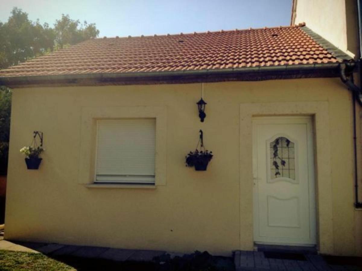 Charmant Gite A Etain, Tout Inclus, Proche Verdun Avec Terrasse Et Parking - Fr-1-585-3 エクステリア 写真